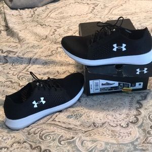 Brand new under armor shoes